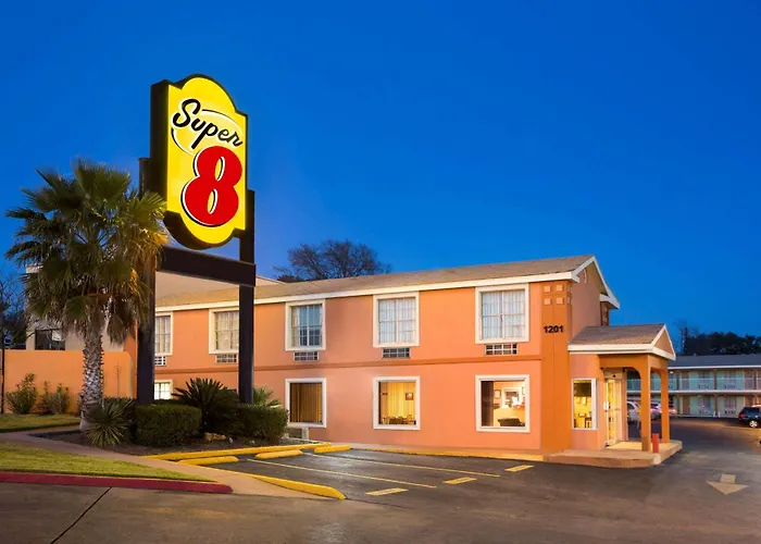 Super 8 By Wyndham Austin Downtown/Capitol Area Motel